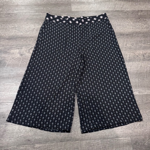 LOFT Pants - LOFT Black and Pink Patterned Culottes Size 14‎